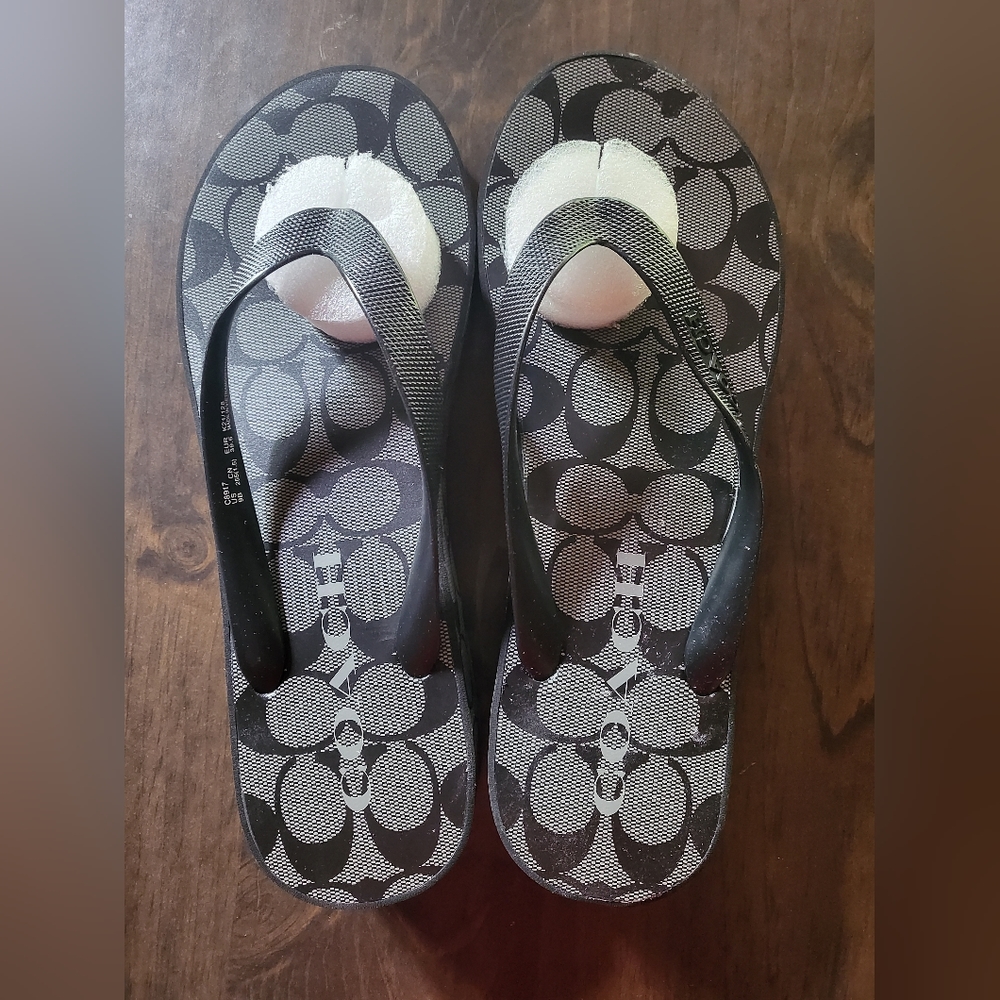 NWOT!! Coach Signature Flip Flops Size 9